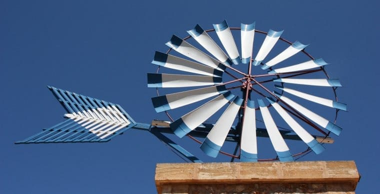 [Translate to Spanish:] a Windmill in the middle of the island