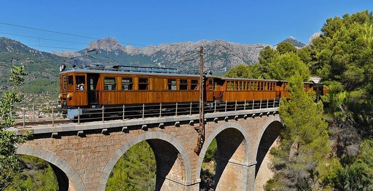 [Translate to Spanish:] Historical Train in the Region Tramuntana 