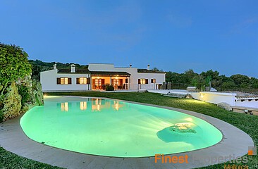 Villa de estilo rústico y casa de invitados independiente en venta cerca de Manacor