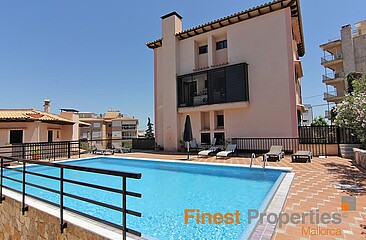 Moderno apartamento de 2 habitaciones con vistas parciales al mar, en Bonanova