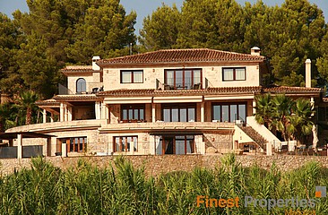 Exclusiva casa de campo y casa de invitados de 7 dormitorios en venta en Calvia