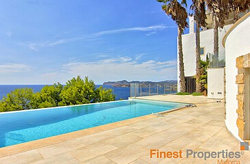 Villa en primera línea del Mediterráneo en venta en El Toro