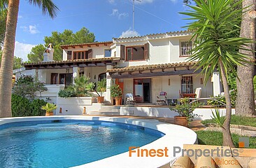 Encantadora villa mediterránea con vistas panorámicas al lado  del campo de golf de Bendinat