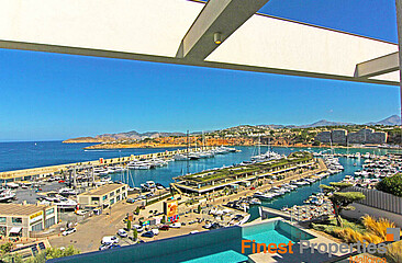 Exclusiva villa moderna de nueva construcción en 1ª línea de mar en El Toro en venta