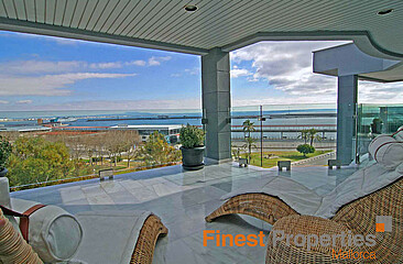 Lujoso ático-dúplex en Palma con impresionantes vistas al puerto y el mar