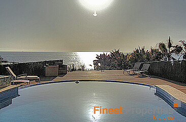 Villa mediterránea en la 1ª línea de mar con vistas a las Islas Malgrats en Santa Ponsa