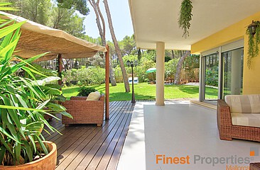 Apartamento en planta baja muy bien cuidado con amplio jardín en venta en Sol de Mallorca