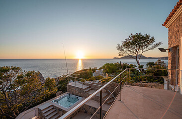 Villa de lujo reformada con vistas al mar en Port Andratx en venta