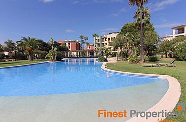 Piso de 2 dormitorios y 2 baños en alquiler en residencia elegante en Santa Ponsa