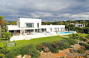 Villa moderna en Puntiró con impresionantes vistas panorámicas en venta