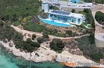 Villa de lujo en venta en 1ª línea de mar en Sol de Mallorca