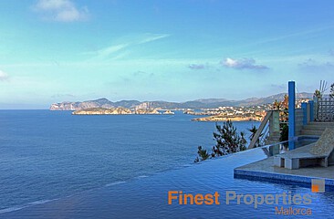 Villa moderna en primera linea del mar en El Toro para alquilar