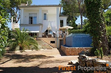 Casa unifamiliar en una zona residencial tranquila en Costa de la Calma