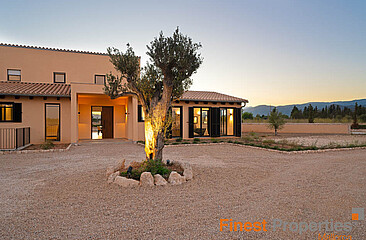 Finca de nueva construcción en Santa María con 4 dormitorios en venta